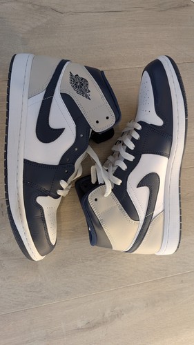 Mens nike air jordan mid - air,