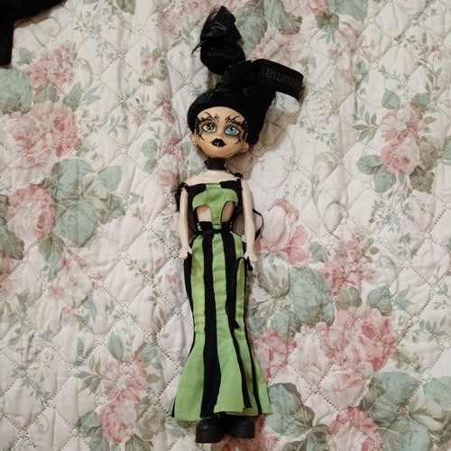 Julia doom bleeding edge - edge, goths
