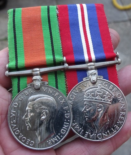 Ww2 medal pair war - pair,, &