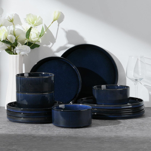 Piece plates and - plates, bowls