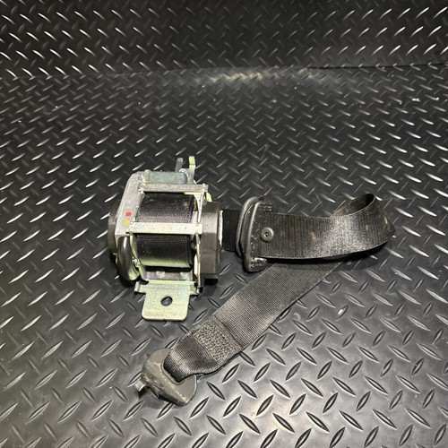 Mercedes class seat belt - mercedes,