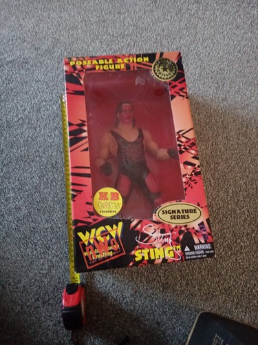 Toys exclusive signature - b,