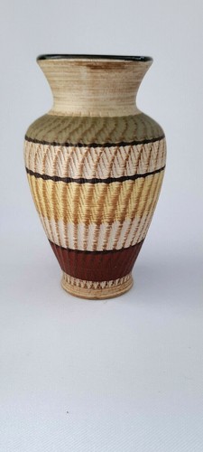Vintage dee cee pottery vase - dee,