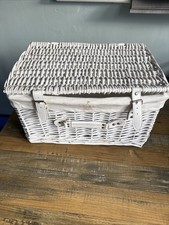 White Wicker Storage Basket with Lid and Fabric Liner Christmas Hamper Box