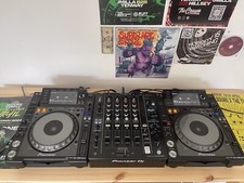 2X CDJ 2000 NEXUS & DJM 750 MK2 - FREE DECKSAVERS AND CABLES