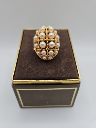 Vintage avon ring - ring, pearls
