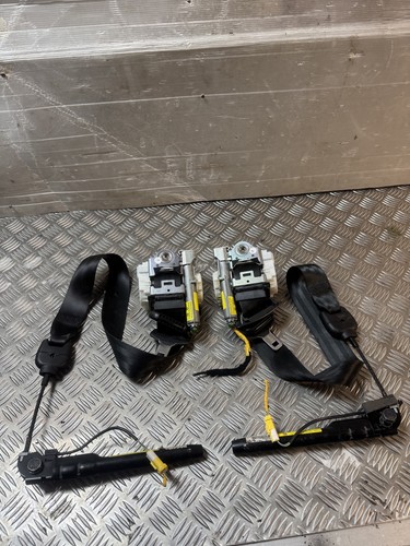 Fiat 500 front seat belt - x2,
