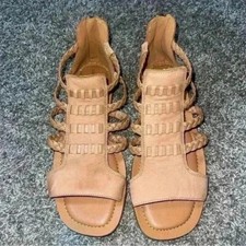 NEW - Lucky Brand - Biretta Leather Flat Sandal - Latte Size 10M