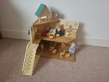 Sylvanian Families Berry Grove School Educational