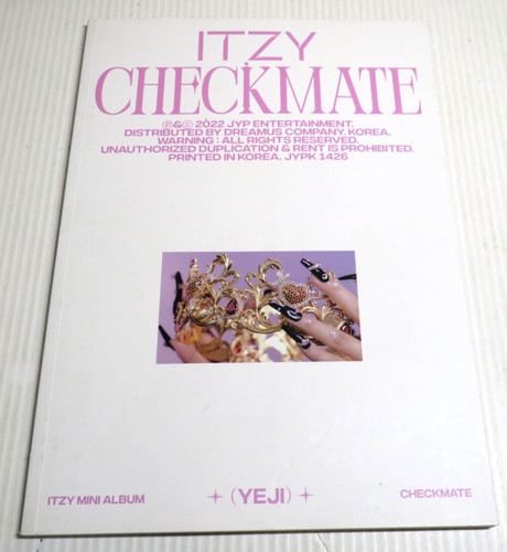 Itzy checkmate photobook - photobook, cd