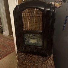 Antique Art Deco Bakelite radio Receiver. Working.