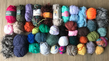Job lot. Approx 1000g/1Kg oddments + single balls mixed knitting + crochet yarn.