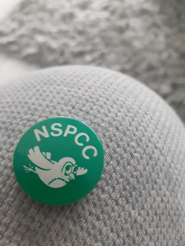 Nspcc vintage badge - vintage,