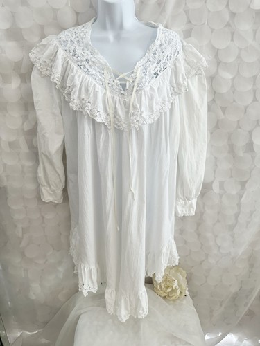 Vtg white cotton lawn - cotton, prairie