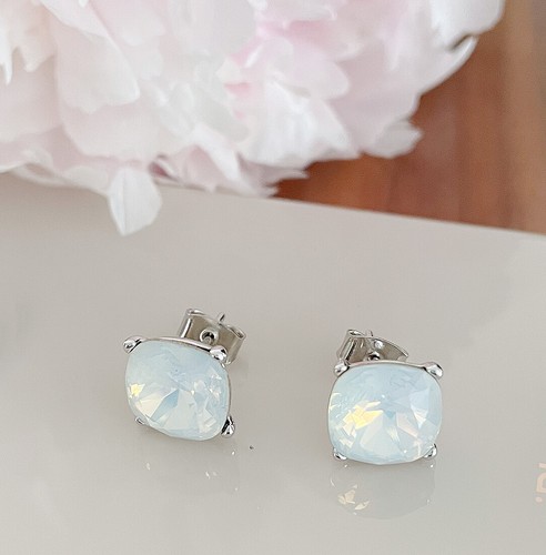 Square 8mm moon white