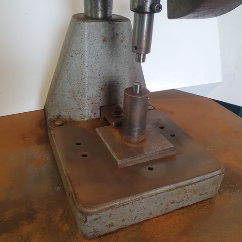 Hand press buckling - press,