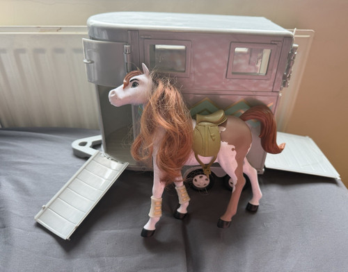 Grey plastic horse - plastic, trailer