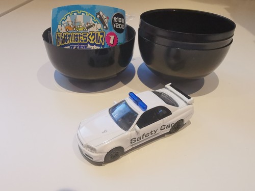 White safety car nissan - white,