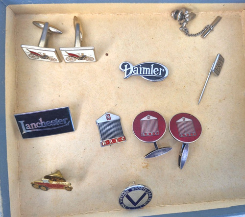 Job lot vintage car badges - lot,