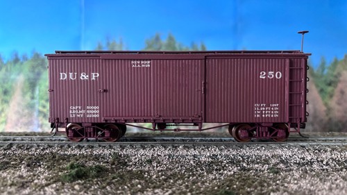 On30 box car painted - box,