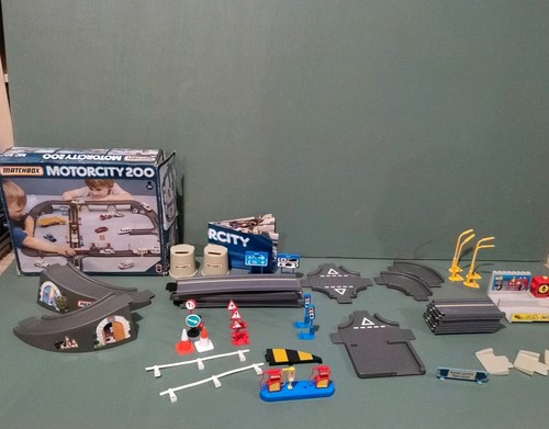 Matchbox motorcity 200 - 200, 90's