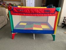 Graco multicoloured foldable travel cot/play pen