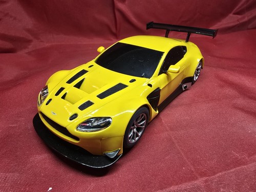 Scalextric yellow aston martin - yellow,