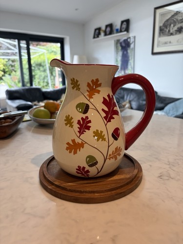 Beautiful autumnal hand - beautiful,