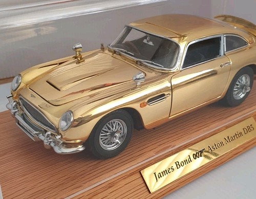 Danbury mint aston - mint, gold