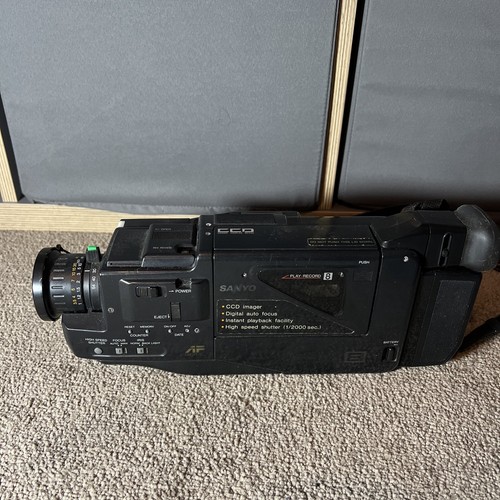 Sanyo vision 8mm camcorder - 8,