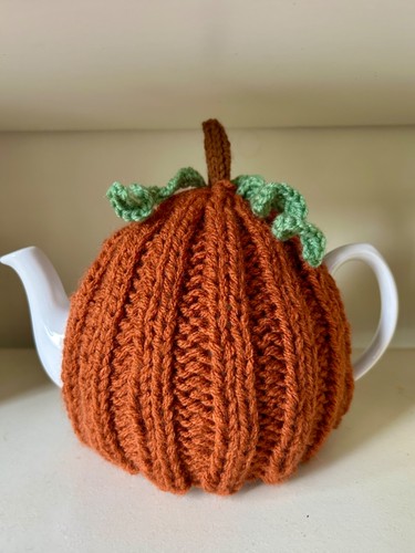 Pumpkin knitted tea cosy - pumpkin,