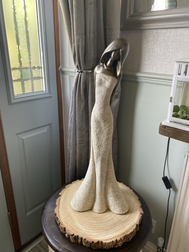 Large contemporary lady - ,