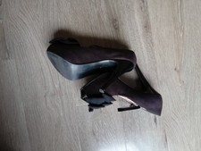 LADIES SHOES SIZE 6 HEEL SIZE