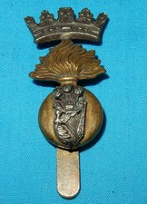 GENUINE ROYAL IRISH FUSILIERS REGIMENT MILITARY BI METAL CAP BADGE - SLIDER