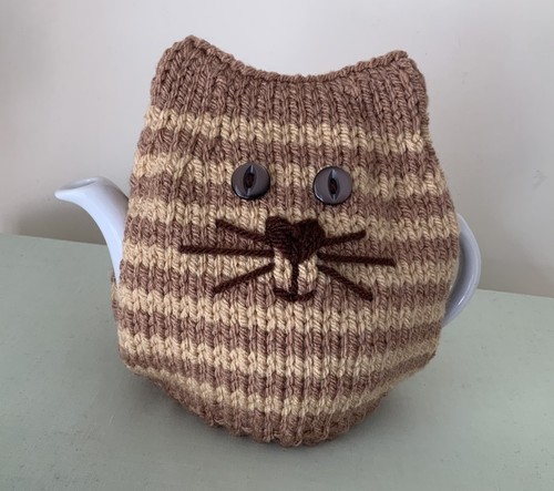 New hand knitted - new, brown/toffee