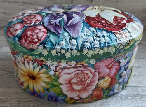 Vtg london flower embossed - london,