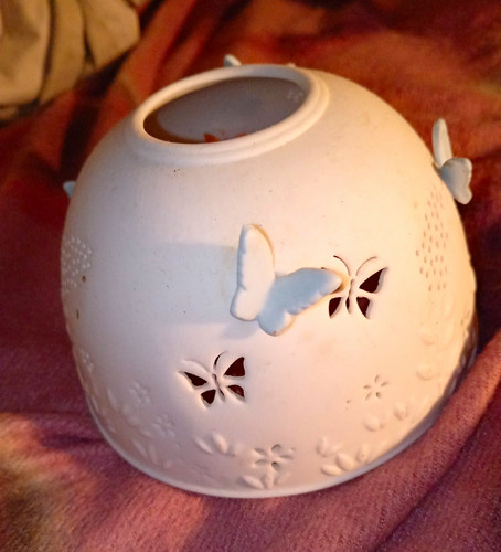 White ceramic round tea light - white,