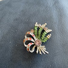 Exquisite Scottish White Heather Brooch Pink Glass Stones Lucky Pin Vintage