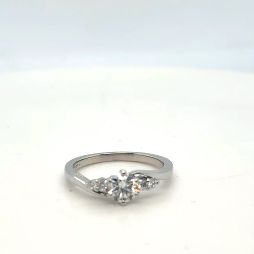 Platinum round brilliant - platinum,