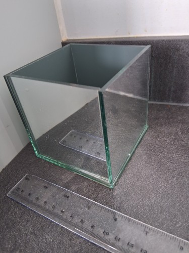 Glass cube for - (mirrored),