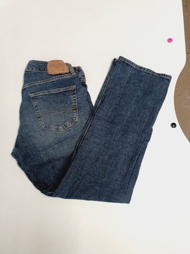 Levi signature relaxed - signature, leg