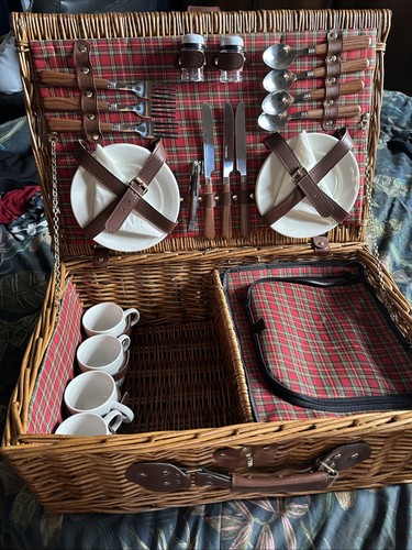 Wicker picnic basket for - picnic,