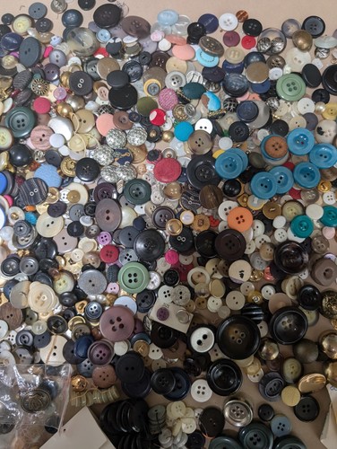 Job lot various buttons - of,