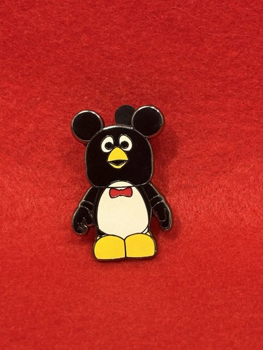 Disney pin trading - pin,