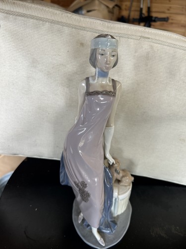 Tall lladro figurine flapper - lladro,