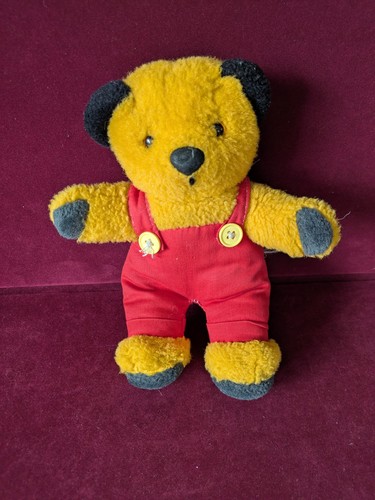 Vintage sooty bear titan toys - titan,