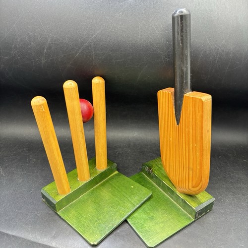 Bookends cricket bat wickets - bat,