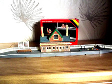 Hornby  R 592 main line station