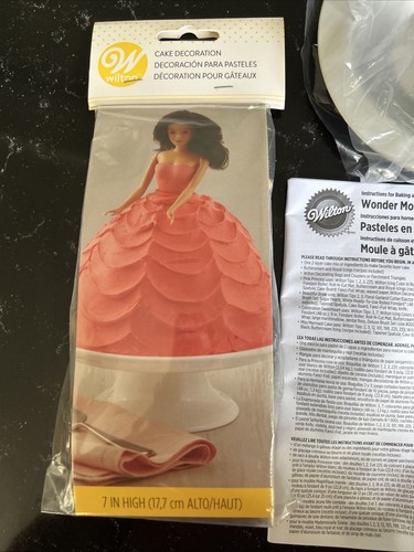 Wilton wonder mold doll - wonder, cake