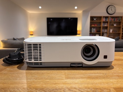 Nec me301x 000 lumens - 3,000,